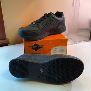Genuine Grip size 11.5w men’s work shoe - NWT